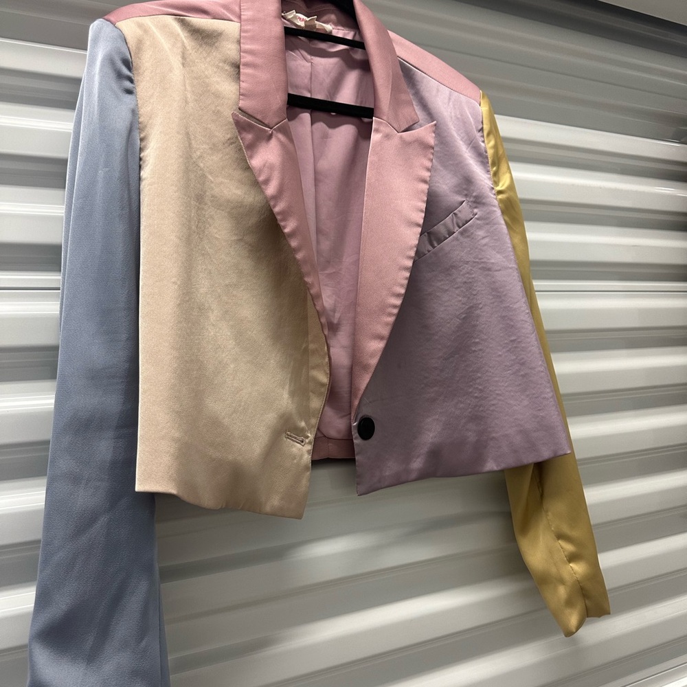 Peach Love California Pink and Blue Blazers Modern Color-Blocked Design